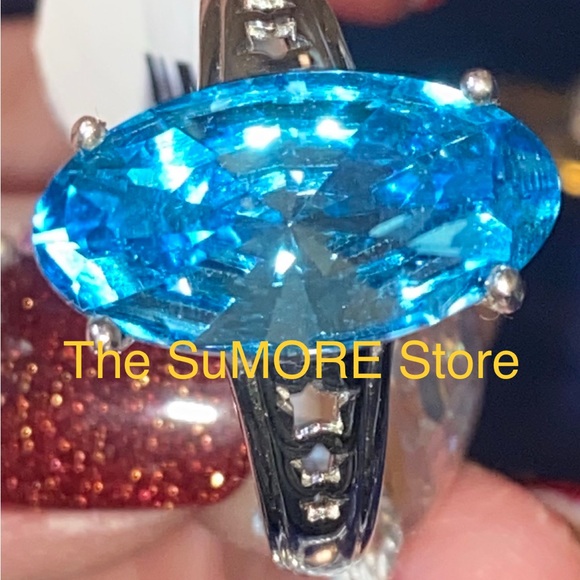Gorgeous Swarovski Ring - Picture 1 of 7